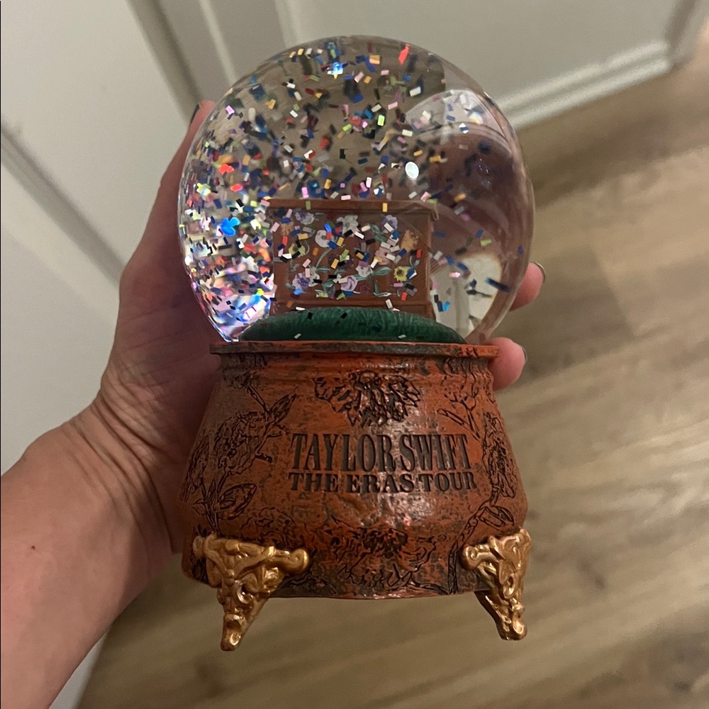 Taylor Swift Eras Tour Piano Acoustic Snowglobe YOYOK song (live)